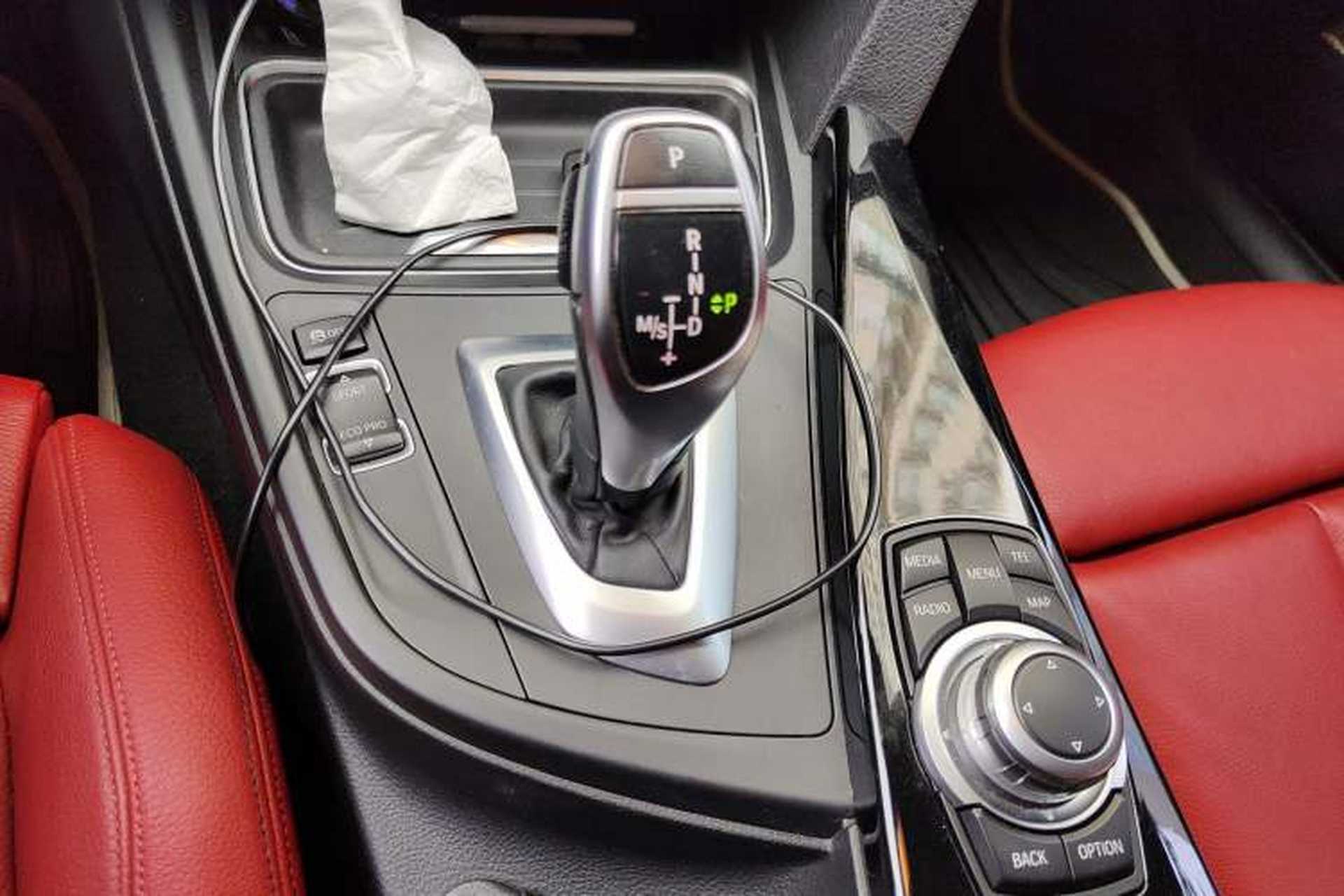 Used BMW 3 Series 2013 320i Sport Design Package Gear Lever