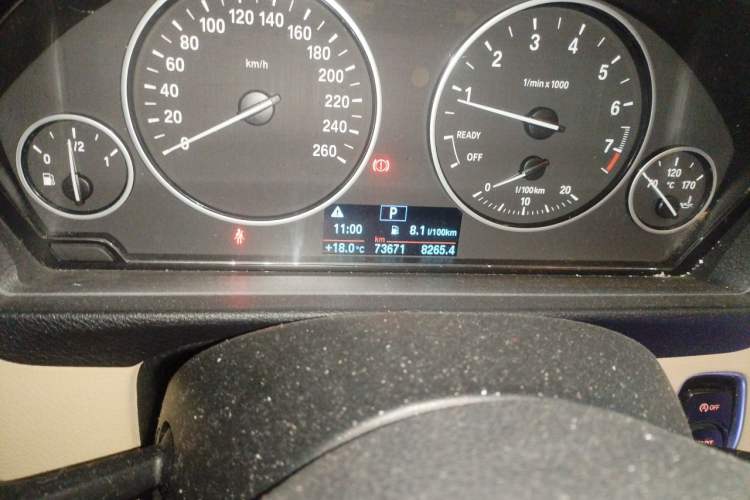 Used BMW 3 Series 2013 320i Sport Edition Odometer Close Up
