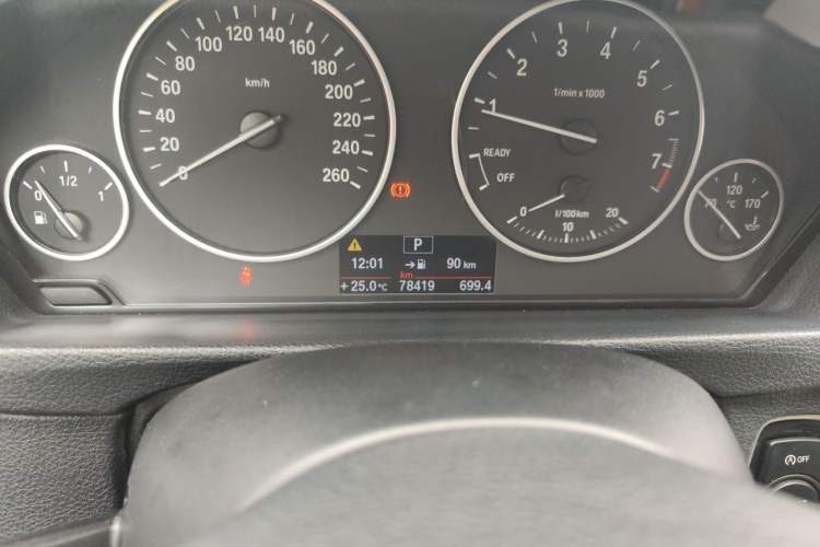 Used BMW 3 Series 2013 320i Sport Edition Odometer Close Up