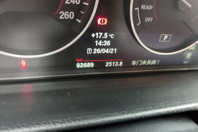 Used BMW 3 Series 2013 320i Sport Design Package Odometer Close Up