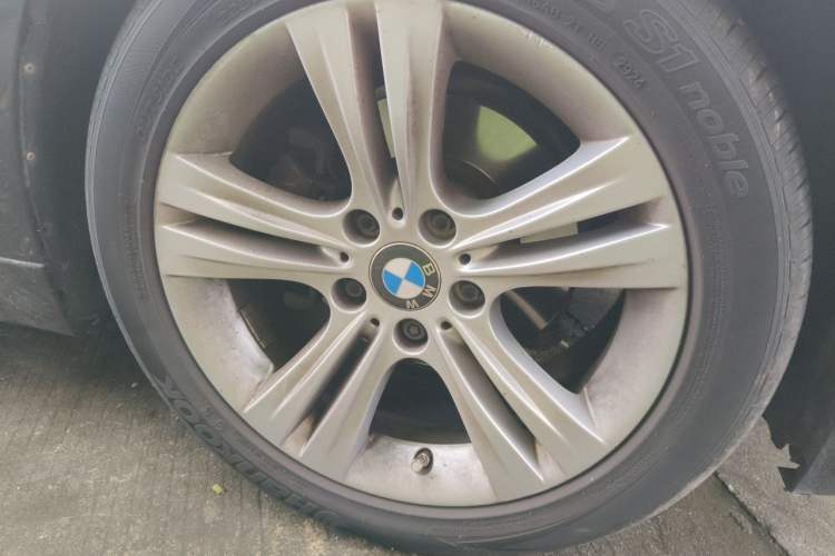 Used BMW 3 Series 2013 320i Sport Design Package Right Front Wheel Hub