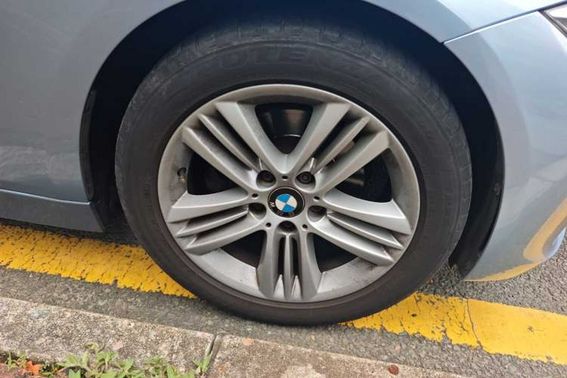 Used BMW 3 Series 2013 320i Sport Edition Right Front Wheel Hub