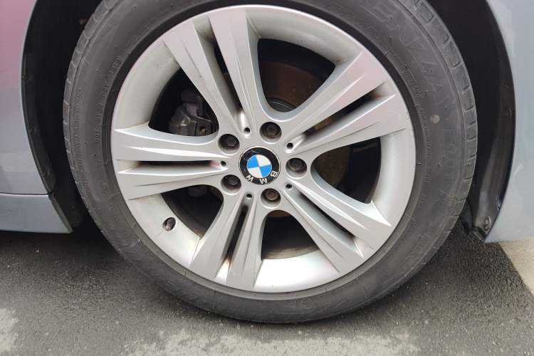 Used BMW 3 Series 2013 320i Sport Design Package Right Front Wheel Hub