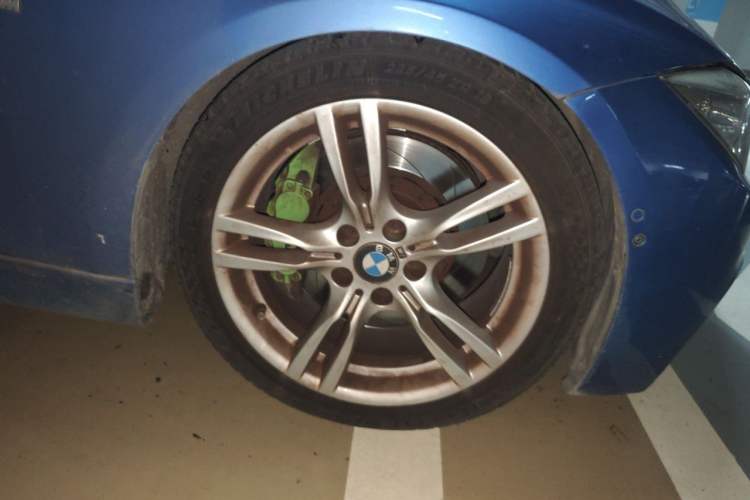 Used BMW 3 Series 2013 Facelifted 328i Sport Design Package Right Front Wheel Hub