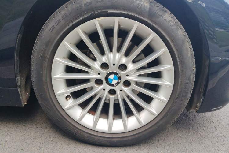 Used BMW 3 Series 2013 328Li Luxury Design Package Right Front Wheel Hub