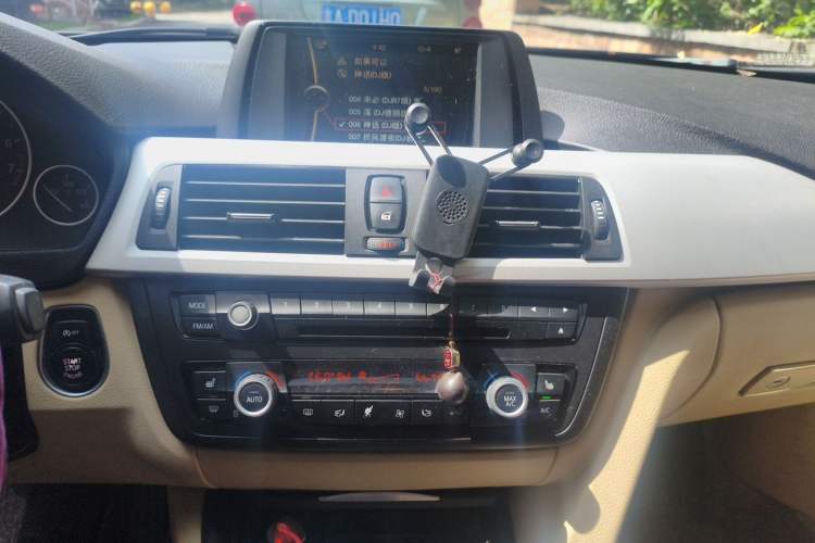 Used BMW 3 Series 2013 320i Sport Edition Audio And AC Panel