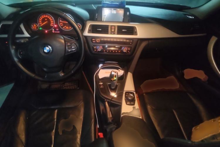 Used BMW 3 Series 2013 320i Sport Edition Center Console