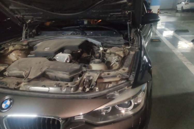 Used BMW 3 Series 2013 320i Sport Edition Engine Bay Left