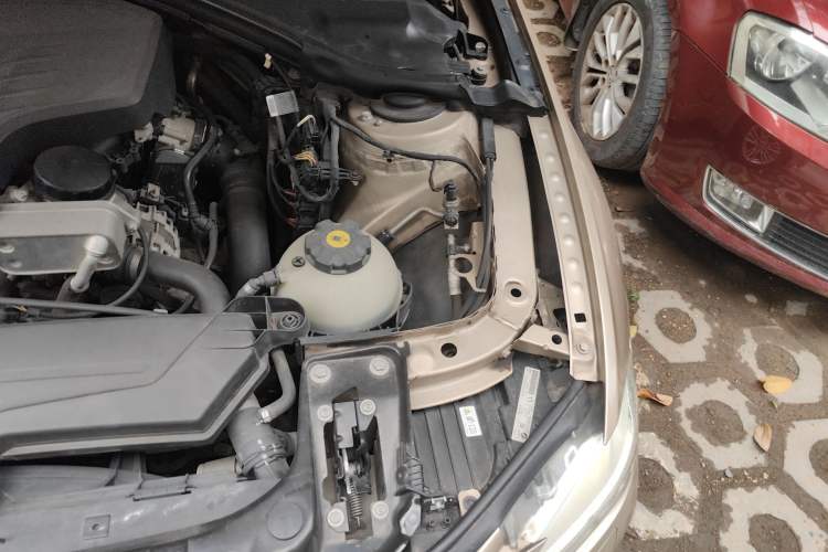 Used BMW 3 Series 2013 320Li Fashion Model Engine Bay Left