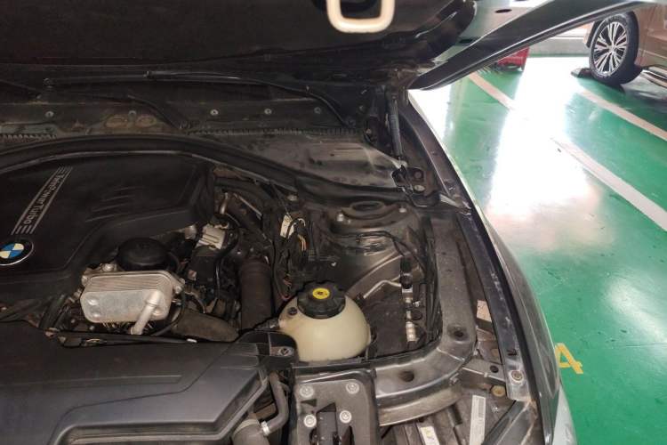 Used BMW 3 Series 2013 320Li Fashion Model Engine Bay Left