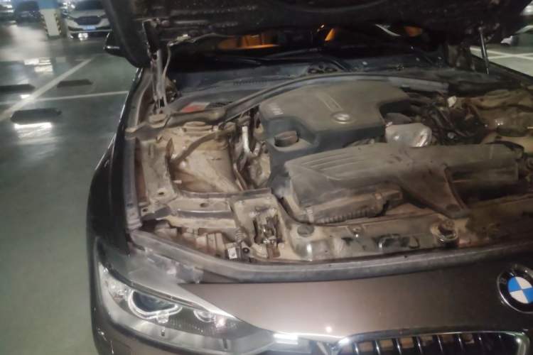 Used BMW 3 Series 2013 320i Sport Edition Engine Bay Right