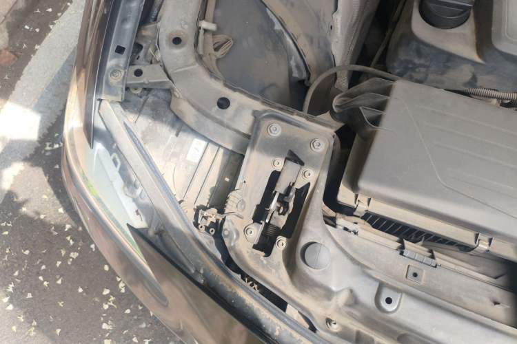 Used BMW 3 Series 2013 320i Sport Edition Engine Bay Right