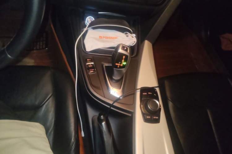 Used BMW 3 Series 2013 320i Sport Edition Gear Lever