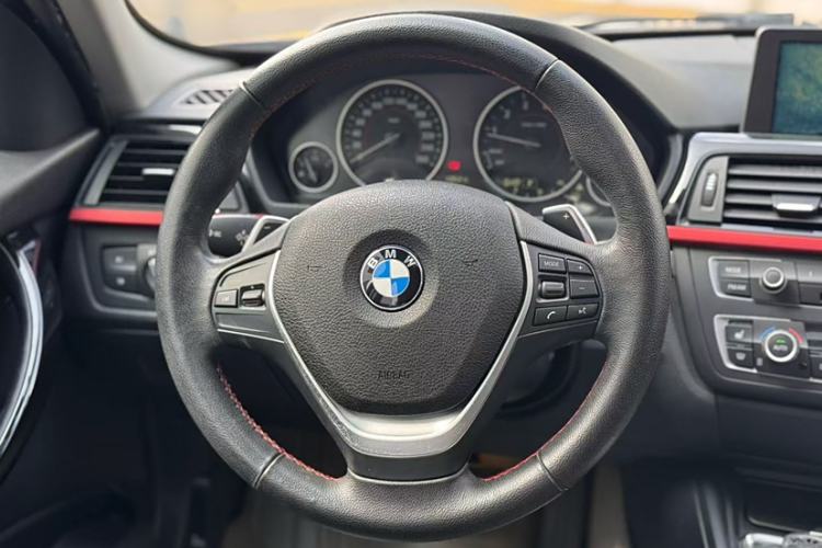Used BMW 3 Series 2013 Restyled 320i Sport Design Package Interior 1