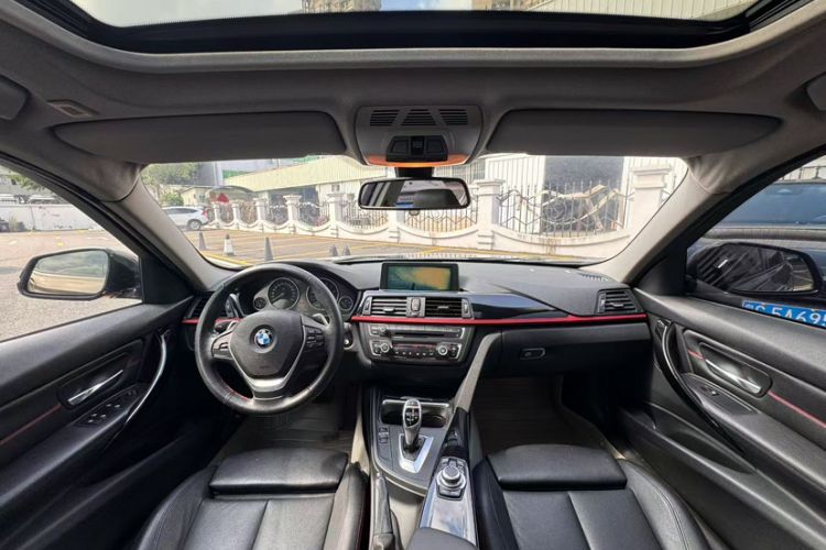 Used BMW 3 Series 2013 Restyled 320i Sport Design Package Interior 4