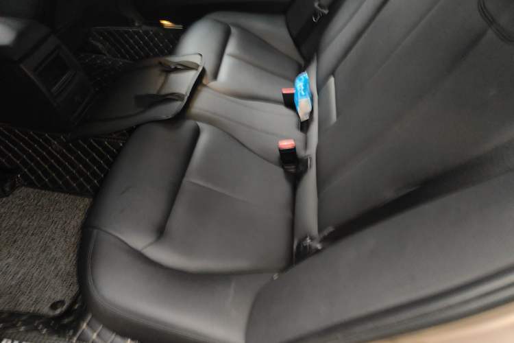 Used BMW 3 Series 2013 320Li Fashion Model Left Rear Seat