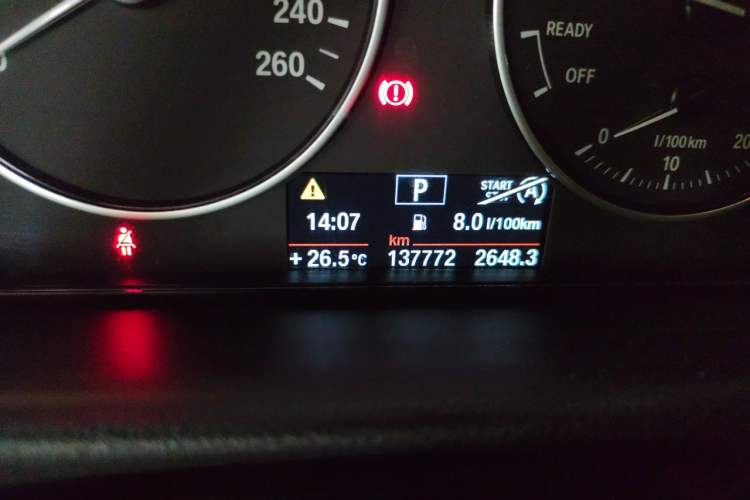 Used BMW 3 Series 2013 320Li Fashion Model Odometer Close Up