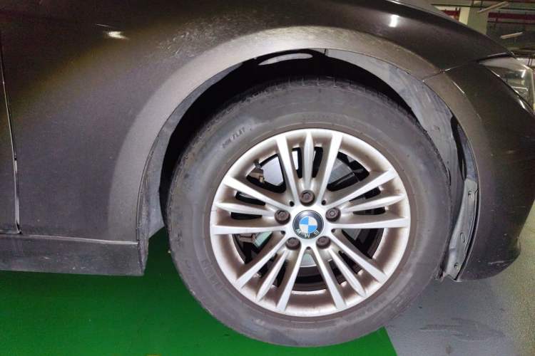 Used BMW 3 Series 2013 320Li Fashion Model Right Front Wheel Hub
