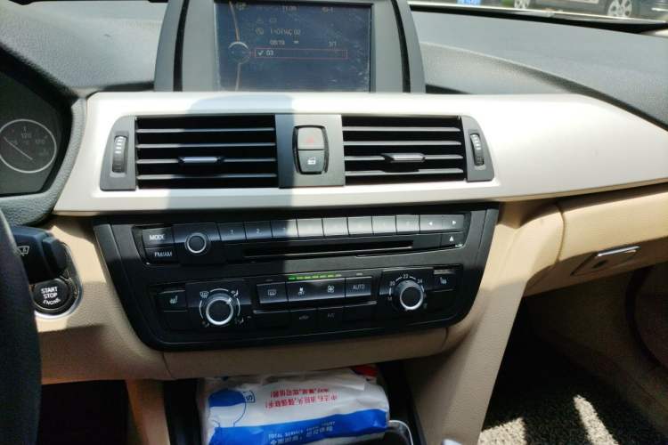 Used BMW 3 Series 2013 316i Active Edition Audio And AC Panel