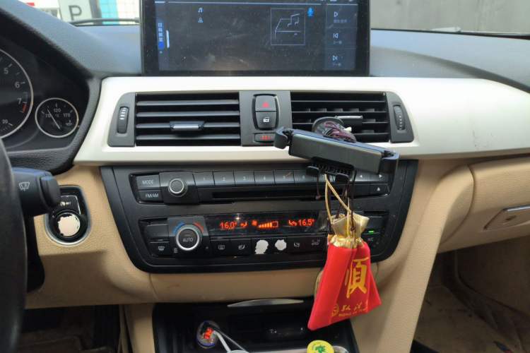 Used BMW 3 Series 2013 320Li Fashion Model Audio And AC Panel