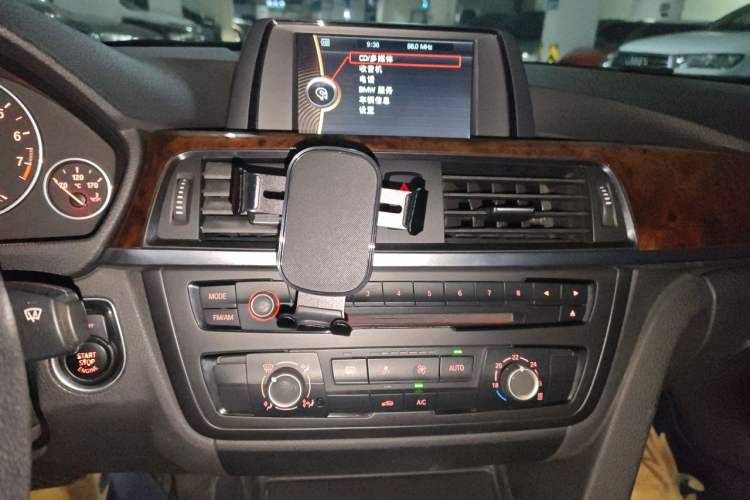 Used BMW 3 Series 2013 320Li Fashion Model Audio And AC Panel