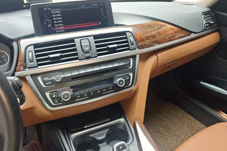 Used BMW 3 Series 2013 Facelifted 320Li Luxury Design Package Audio And AC Panel
