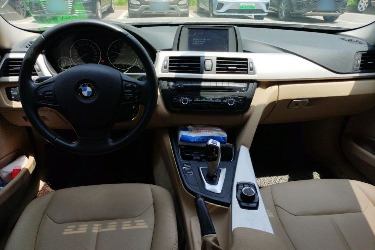Used BMW 3 Series 2013 316i Active Edition Center Console