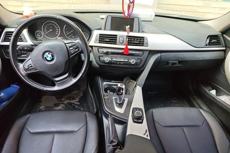 Used BMW 3 Series 2013 320i Active Edition Center Console