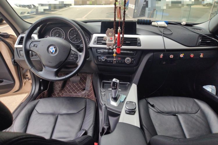 Used BMW 3 Series 2013 320i Sport Edition Center Console