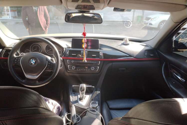 Used BMW 3 Series 2013 328i Sport Design Package Center Console