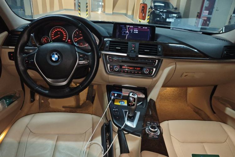 Used BMW 3 Series 2013 320Li Luxury Design Package Center Console