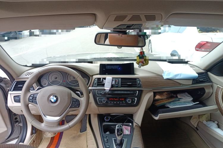 Used BMW 3 Series 2013 320Li Fashion Design Package Center Console