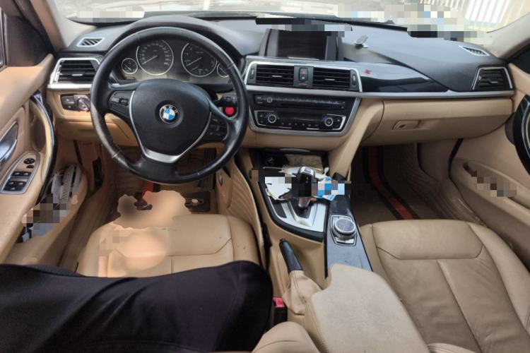 Used BMW 3 Series 2013 320i Sport Edition Center Console