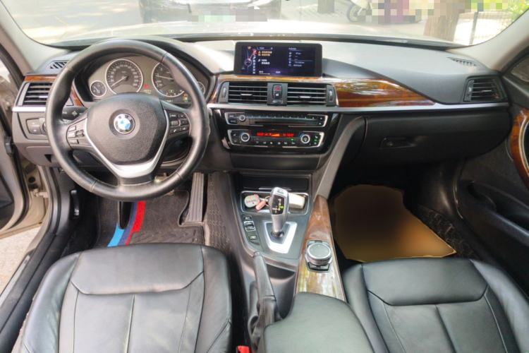 Used BMW 3 Series 2013 320Li Luxury Design Package Center Console