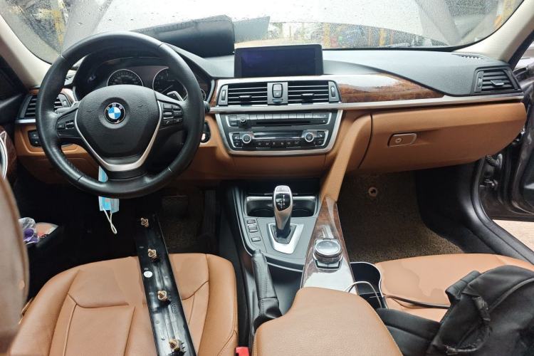 Used BMW 3 Series 2013 Facelifted 320Li Luxury Design Package Center Console