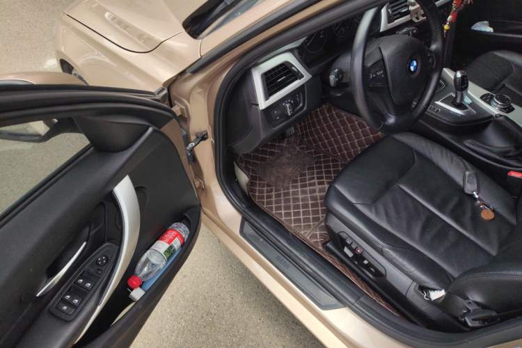Used BMW 3 Series 2013 320i Sport Edition Driver Seat