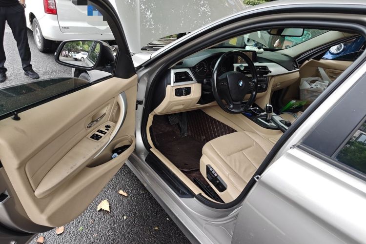 Used BMW 3 Series 2013 320i Sport Edition Driver Seat