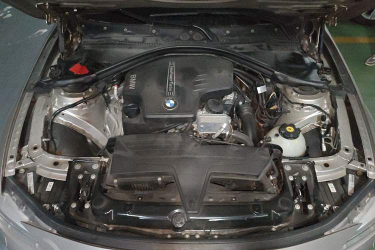 Used BMW 3 Series 2013 320Li Fashion Model Engine Bay