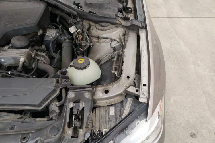 Used BMW 3 Series 2013 320i Sport Edition Engine Bay Left