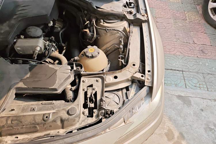Used BMW 3 Series 2013 320i Active Edition Engine Bay Left