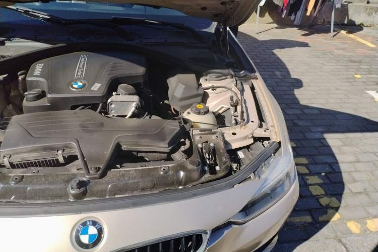 Used BMW 3 Series 2013 328i Sport Design Package Engine Bay Left