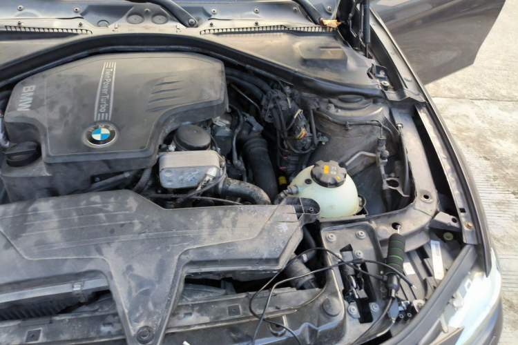 Used BMW 3 Series 2013 320Li Fashion Model Engine Bay Left