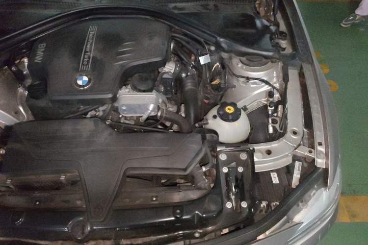 Used BMW 3 Series 2013 320Li Fashion Model Engine Bay Left