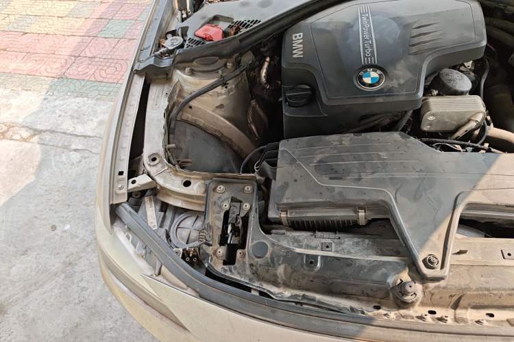 Used BMW 3 Series 2013 320i Active Edition Engine Bay Right