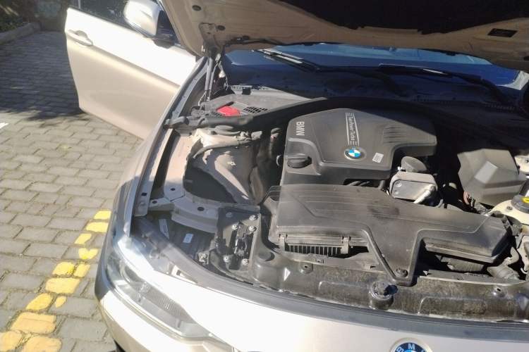 Used BMW 3 Series 2013 328i Sport Design Package Engine Bay Right