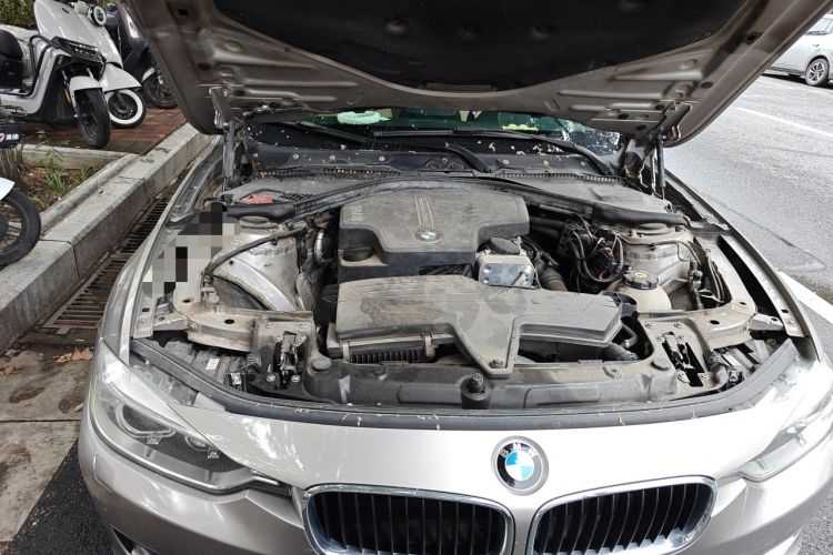 Used BMW 3 Series 2013 320i Sport Edition Engine Bay Right