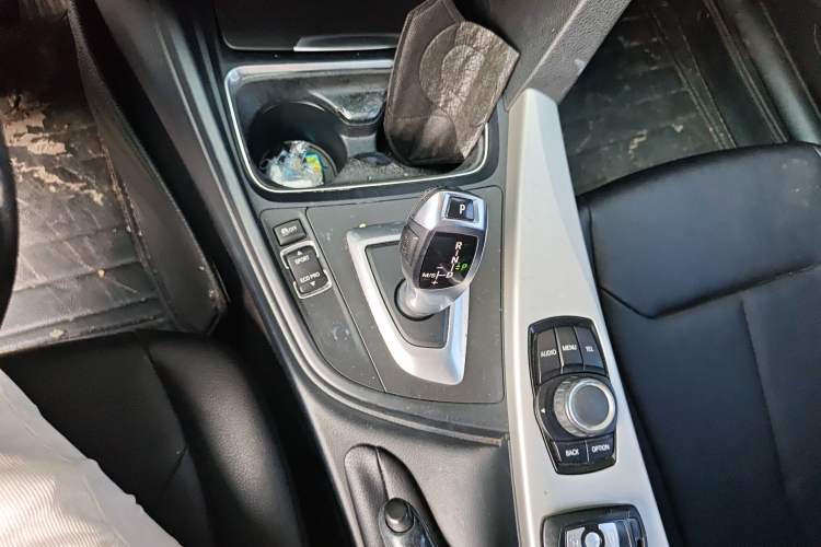 Used BMW 3 Series 2013 320i Active Edition Gear Lever