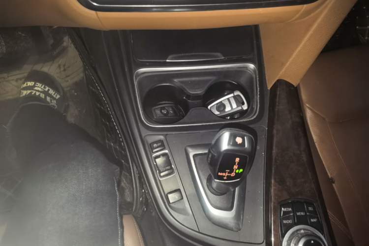Used BMW 3 Series 2013 Facelifted 320Li Luxury Design Package Gear Lever