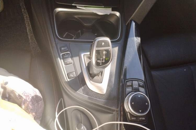 Used BMW 3 Series 2013 328i Sport Design Package Gear Lever