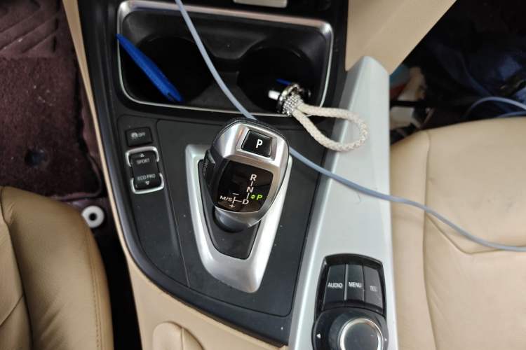 Used BMW 3 Series 2013 320i Sport Edition Gear Lever
